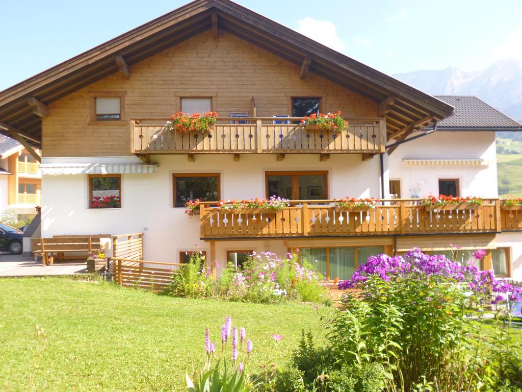 Appartamenti Genziana La Villa  Luaran gambar